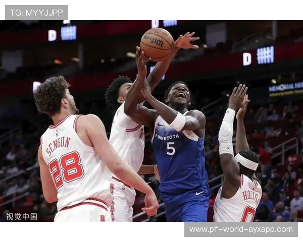 唐斯外线射中压哨三分，森林狼全队怒吼庆祝